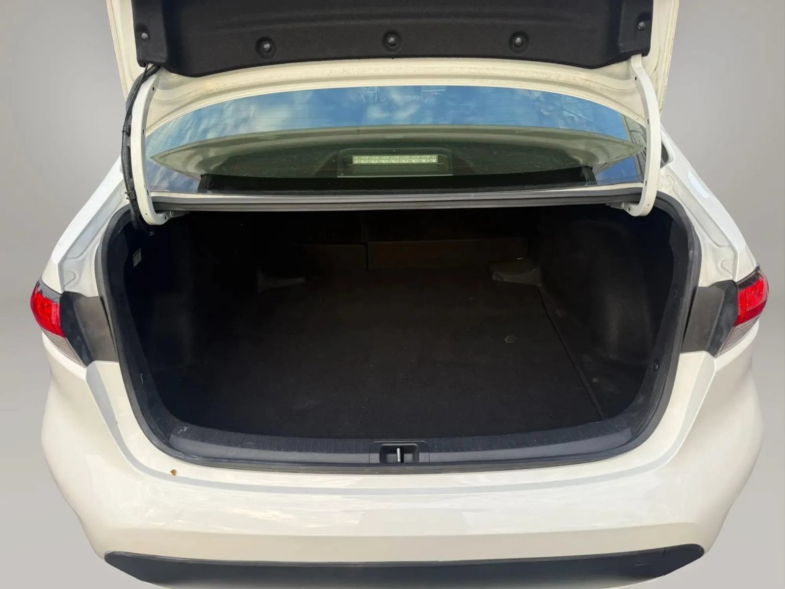 Used 2021 Toyota Corolla LE FWD image 37