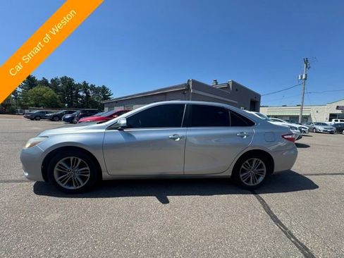 Used 2017 Toyota Camry SE w/ Moonroof Package FWD image 4