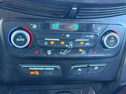 Used 2019 Ford Escape SE image 9