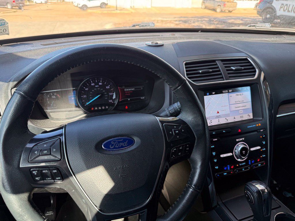 Used 2019 Ford Explorer Limited w/ Class III Trailer Tow Package FWD image 8