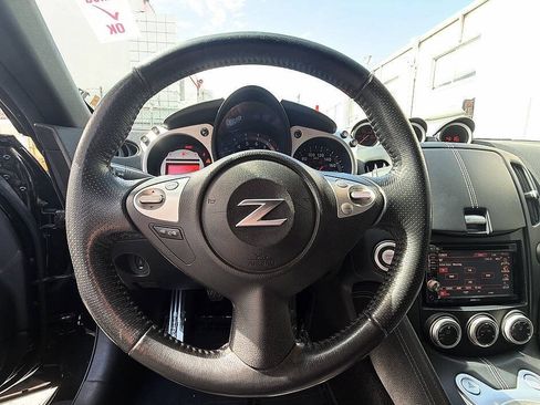 Used 2009 Nissan 370Z Coupe RWD image 7