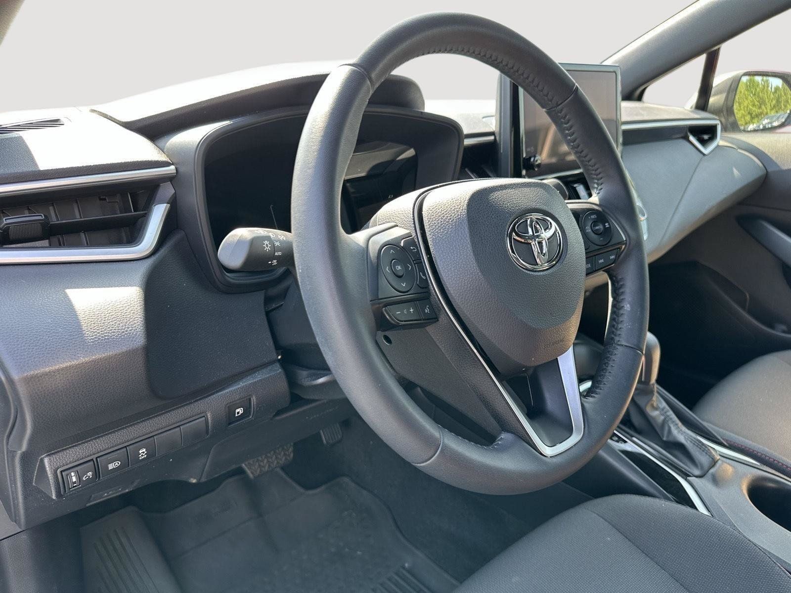 Used 2026 Toyota Corolla SE FWD image 11
