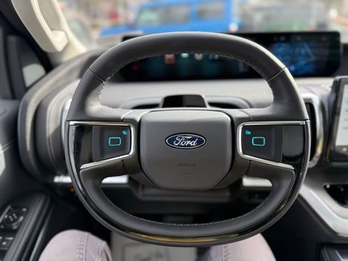 New 2025 Ford Expedition Max Platinum w/ Driver's Package image 15