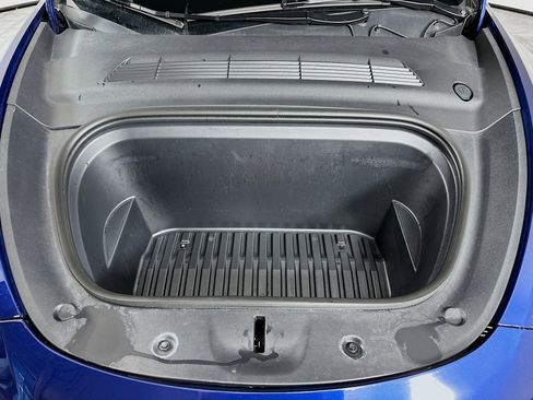 Used 2023 Tesla Model Y Long Range image 33