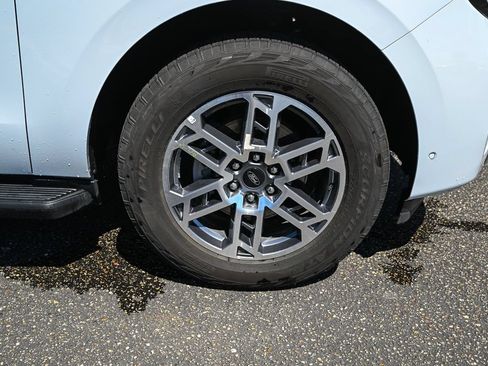 Used 2025 Ford Expedition Active AWD/4WD image 15