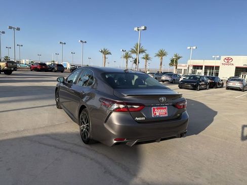 Used 2023 Toyota Camry SE image 7