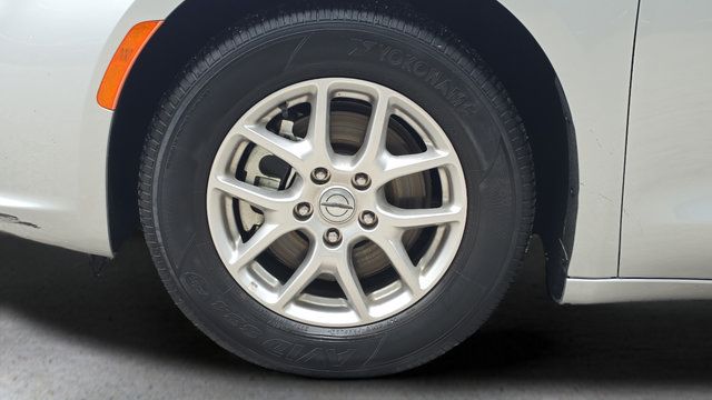 Used 2024 Chrysler Pacifica Touring-L FWD image 20