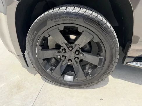 Used 2019 GMC Yukon SLE w/ Convenience Package RWD image 18