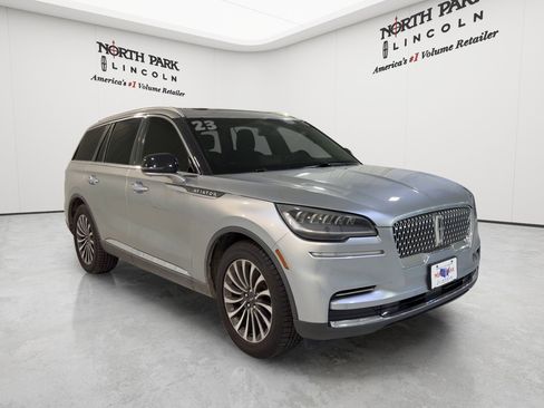 Used 2023 Lincoln Aviator Reserve RWD image 7