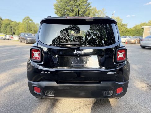 Used 2017 Jeep Renegade Latitude AWD/4WD image 6