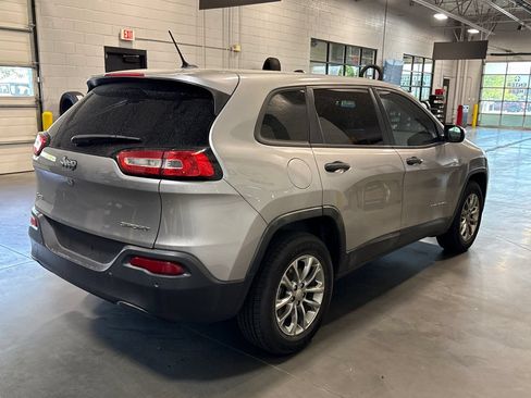 Used 2016 Jeep Cherokee Sport w/ Safety Group AWD/4WD image 4