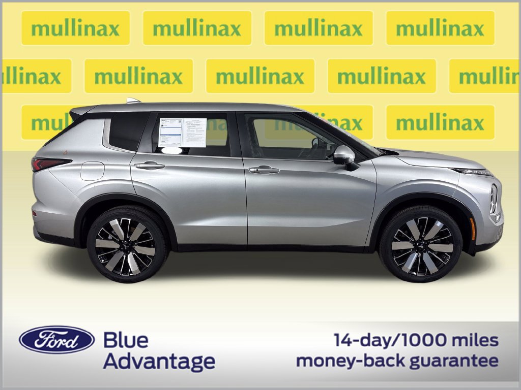 Used 2026 Mitsubishi Outlander SE FWD image 2