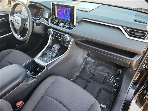 Used 2025 Toyota RAV4 XLE FWD image 27