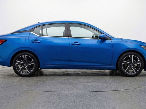 Used 2025 Nissan Sentra SV FWD image 11