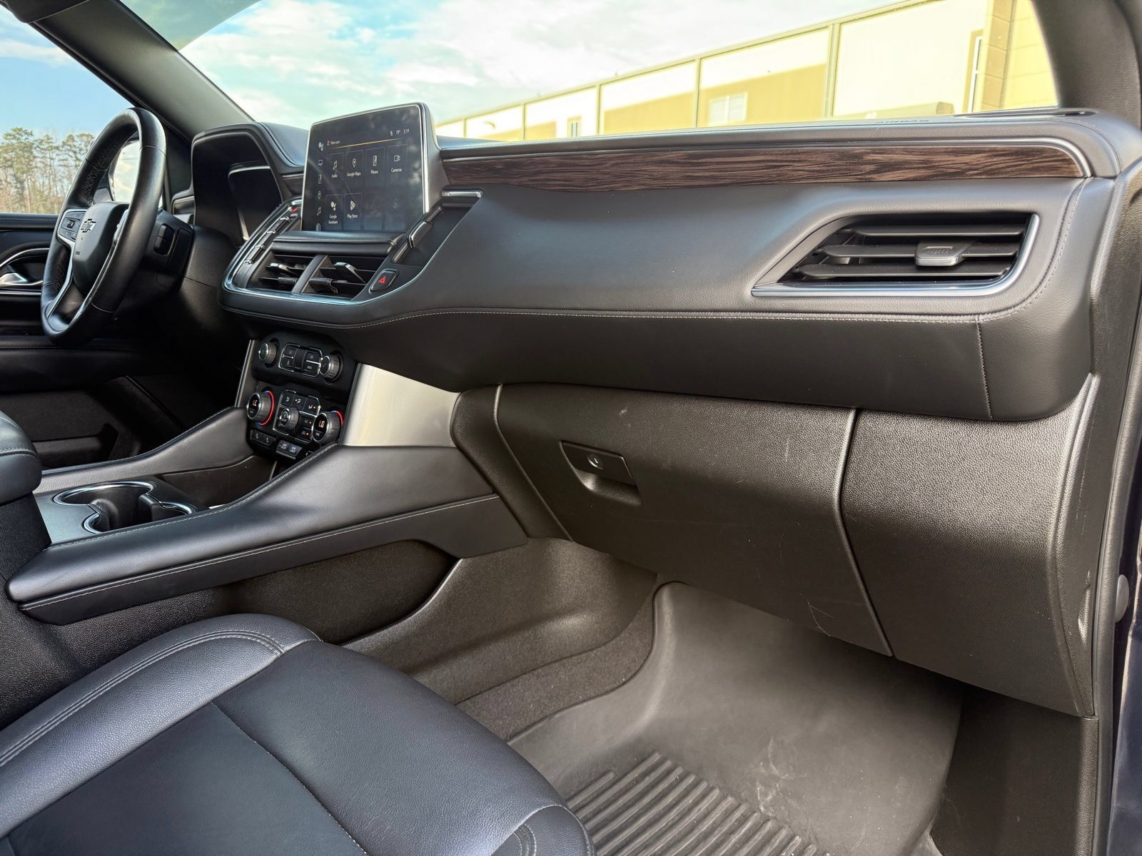 Used 2022 Chevrolet Tahoe Z71 w/ Luxury Package AWD/4WD image 23