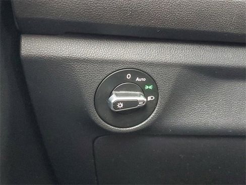 Used 2023 Volkswagen Jetta SE image 17