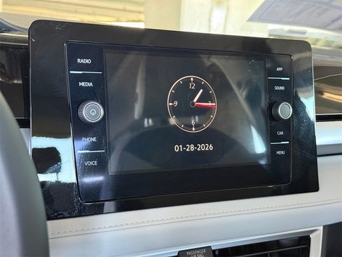 New 2026 Volkswagen Taos SE image 18