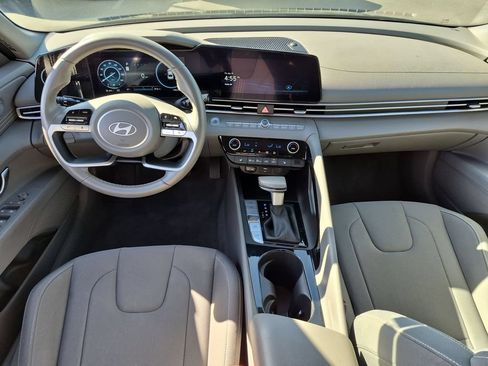 Used 2025 Hyundai Elantra SEL FWD image 26