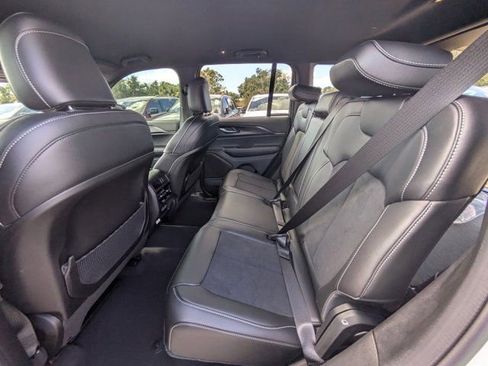 New 2025 Jeep Grand Cherokee Altitude image 12