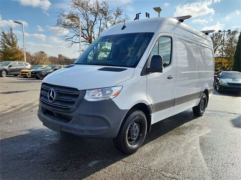 Used 2022 Mercedes-Benz Sprinter 144 Cargo image 11