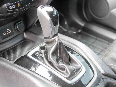 Used 2020 Nissan Rogue S image 19