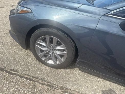 Used 2019 Toyota Avalon XLE w/ Moonroof Package FWD image 8