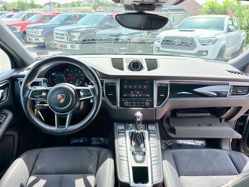 Used 2018 Porsche Macan AWD/4WD image 28