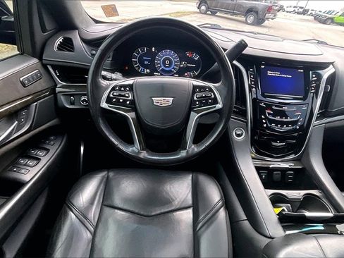 Used 2020 Cadillac Escalade Platinum image 5