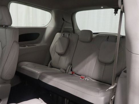 Certified 2021 Chrysler Voyager Lxi FWD image 13