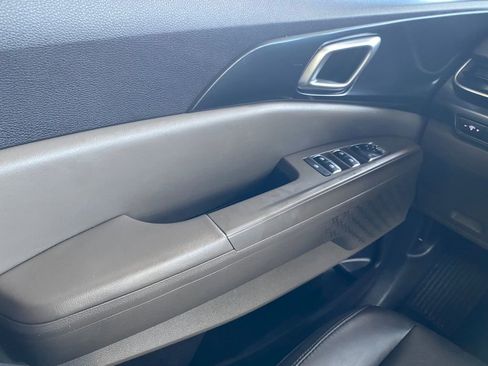 Used 2025 Kia Carnival image 31