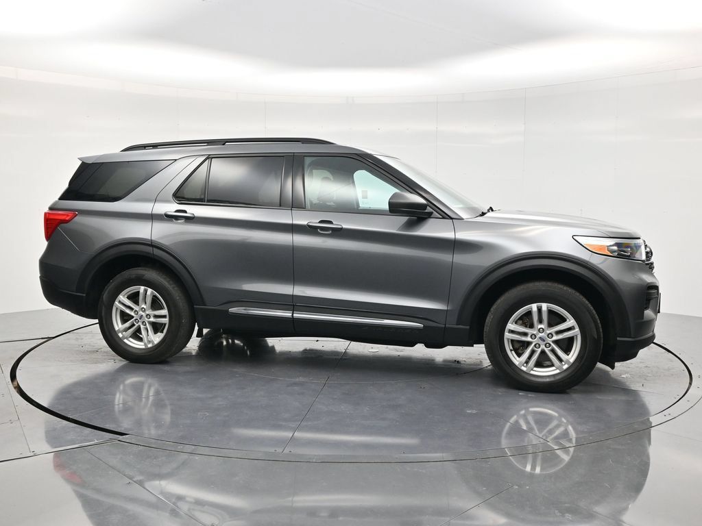 Used 2023 Ford Explorer XLT AWD/4WD image 4