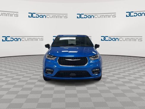 New 2026 Chrysler Pacifica Select AWD/4WD image 3