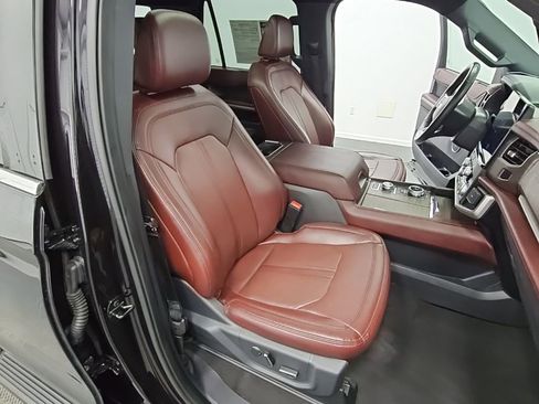 Used 2024 Ford Expedition Limited image 45
