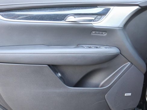 Certified 2025 Cadillac XT5 Premium Luxury image 10