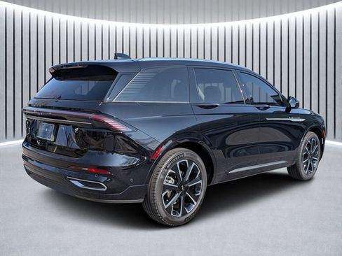 Certified 2024 Lincoln Nautilus Reserve image 3