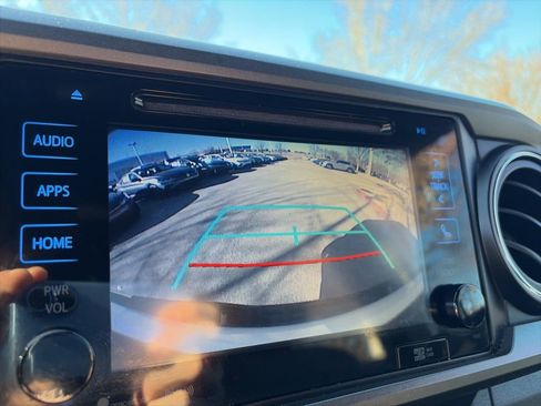 Used 2019 Toyota Tacoma TRD Off-Road image 16