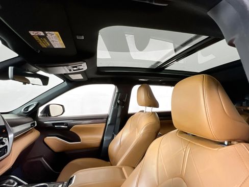 Used 2021 Toyota Highlander Platinum image 22