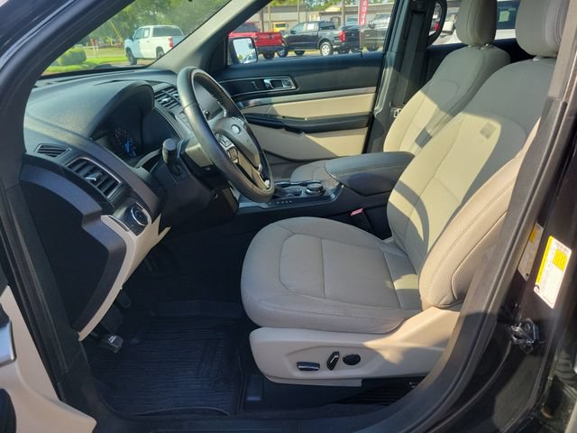 Used 2018 Ford Explorer XLT AWD/4WD image 6