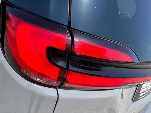 Used 2023 Chrysler Pacifica Limited FWD image 29