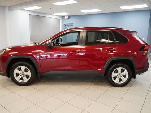 Used 2020 Toyota RAV4 LE image 2