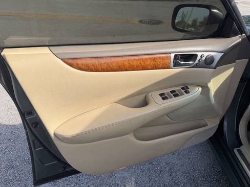 Used 2005 Lexus ES 330 FWD image 9