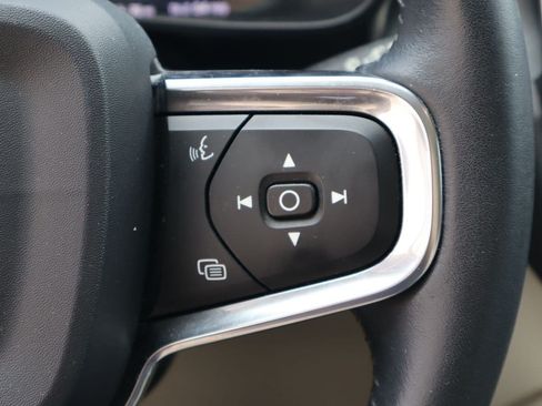 Used 2019 Volvo XC40 T5 Momentum AWD/4WD image 14
