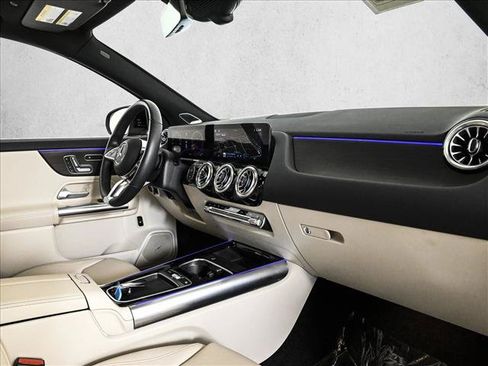 Certified 2025 Mercedes-Benz GLA 250 4MATIC image 25