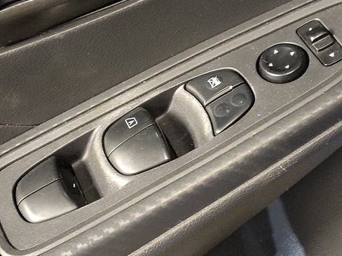 Used 2020 Nissan Versa S FWD image 27