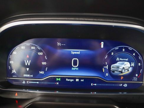 Used 2024 Chevrolet Suburban RST w/ Luxury Package image 16