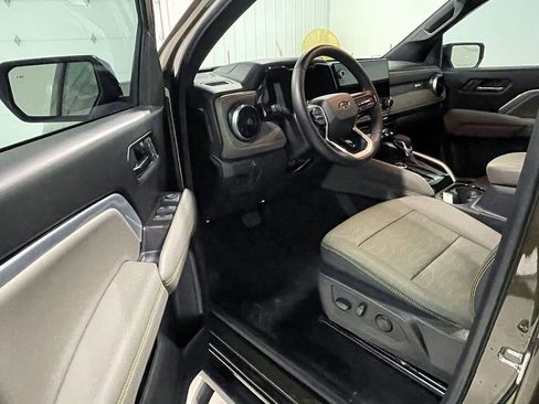 Used 2025 Chevrolet Colorado ZR2 w/ Technology Package image 21