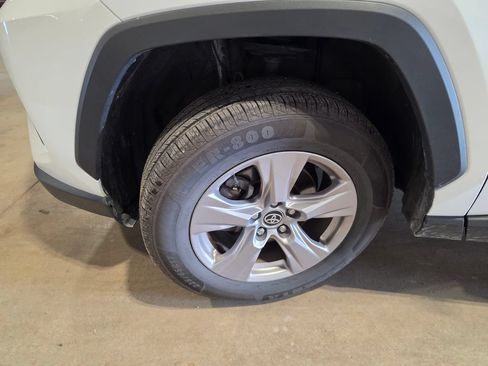 Used 2024 Toyota RAV4 XLE FWD image 3