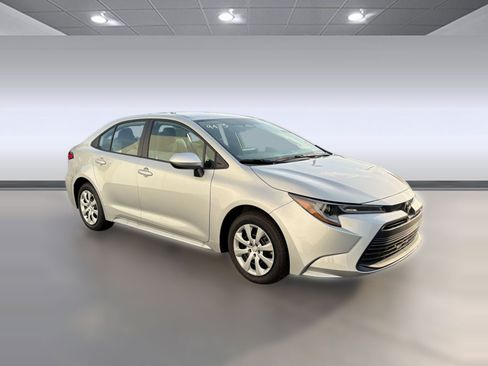 Used 2026 Toyota Corolla LE FWD image 7