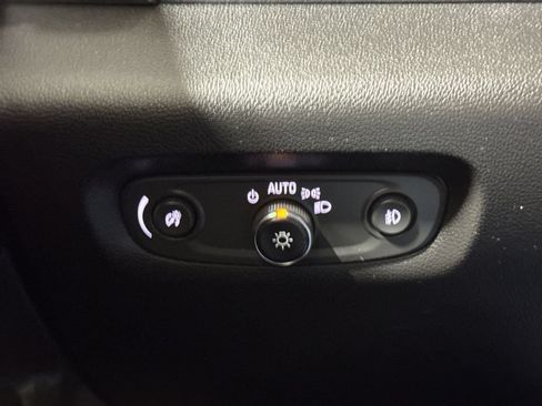 Used 2018 Chevrolet Traverse LT FWD image 18