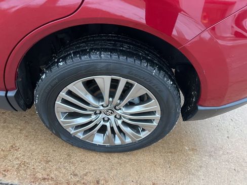 Used 2021 Toyota Venza XLE w/ Softex Package image 33